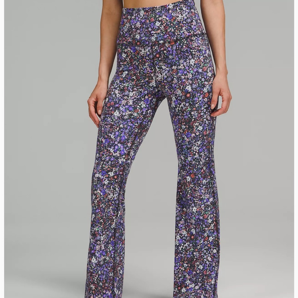 lululemon Athletica Groove Super High Rise flared pant Nulu size 6 NWT